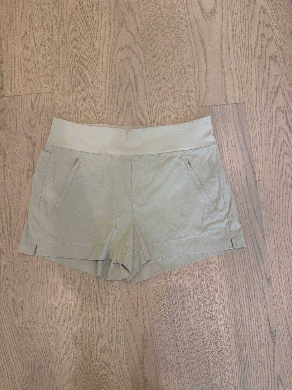 Athleta Trekkie North Short | Size 12 | Khaki | Ripstop | VGUC